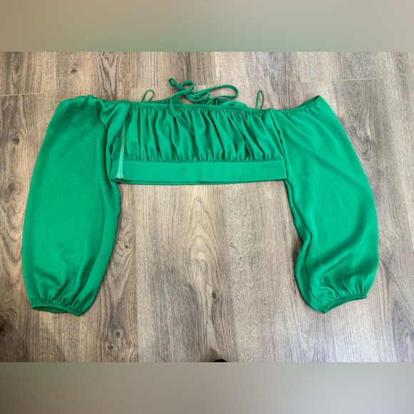 Superdown crop top green satin off-shoulder balloon sleeve blouse M - Picture 7 of 12